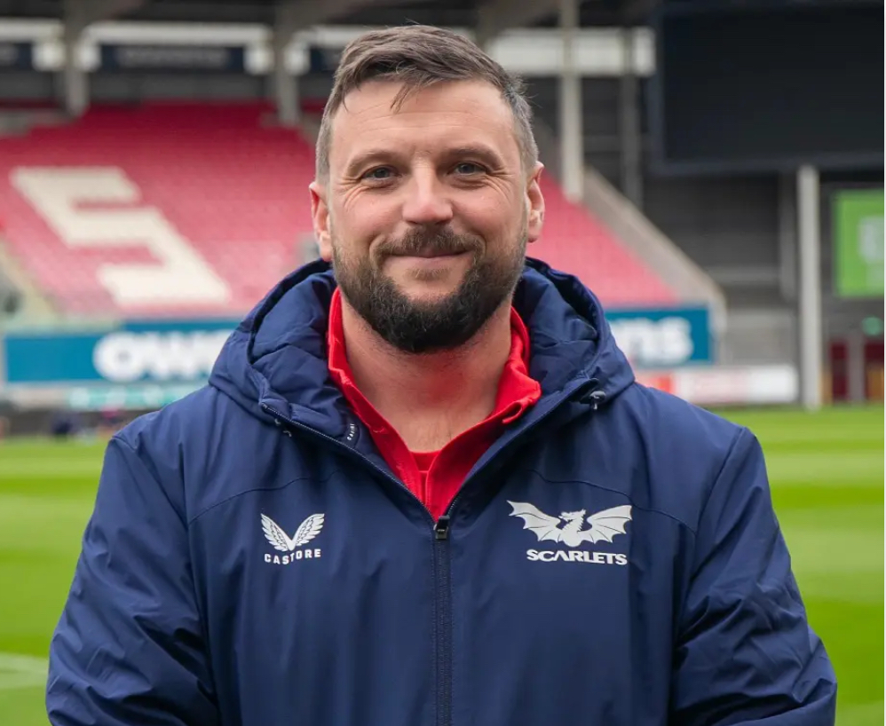 Oliver West Appointed as Community Director